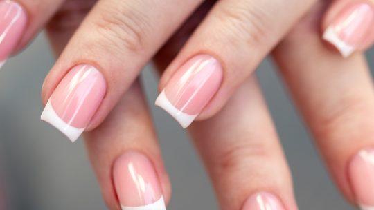 Hemligheterna bakom starka och vackra naglar